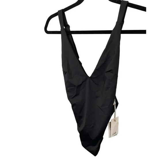 Good American Layout One Piece Swimsuit - Picture 3 of 8